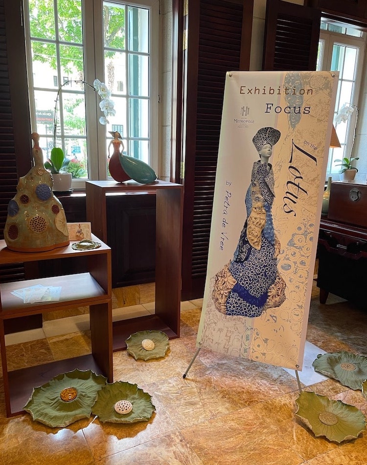 Metropole-exhibition-of-sculptures-in-ceramics